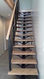 escalier-marron-menuiserie-pont-de-beauvoisin-720p40k