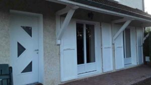 fassade-porte-fenetres-blanches-1-menuiserie-pont-de-beauvoisin-720p40k
